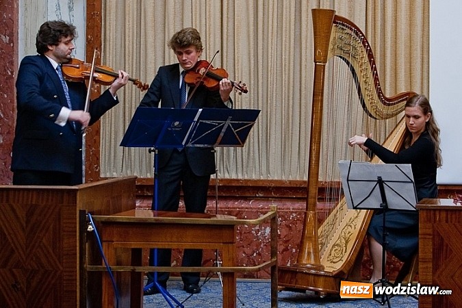 Zdjęcie w galerii na portalu naszwodzislaw.com: Stypendia dla najlepszych uczniów i słuchaczy wiadomości z regionu