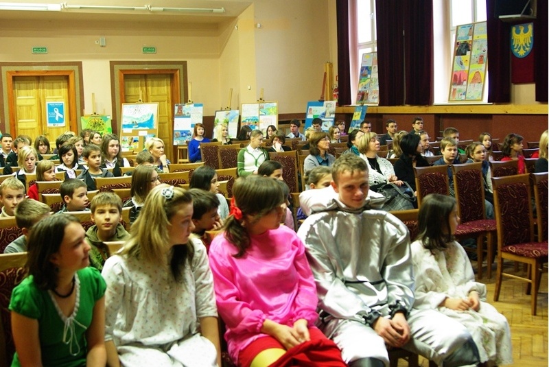 Zdjęcie w galerii na portalu naszwodzislaw.com: Kampania Białej Wstążki za nami wiadomości z regionu