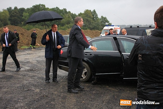 Zdjęcie w galerii na portalu naszwodzislaw.com: Prezydent Bronisław Komorowski odwiedził teren budowy zbiornika Racibórz wiadomości z regionu