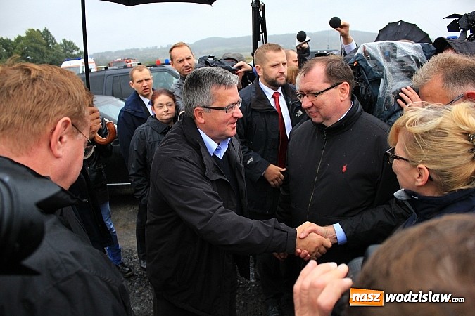 Zdjęcie w galerii na portalu naszwodzislaw.com: Prezydent Bronisław Komorowski odwiedził teren budowy zbiornika Racibórz wiadomości z regionu