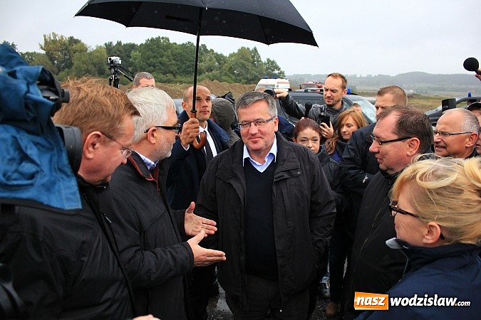 Zdjęcie w galerii na portalu naszwodzislaw.com: Prezydent Bronisław Komorowski odwiedził teren budowy zbiornika Racibórz wiadomości z regionu