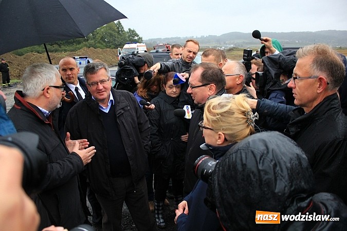 Zdjęcie w galerii na portalu naszwodzislaw.com: Prezydent Bronisław Komorowski odwiedził teren budowy zbiornika Racibórz wiadomości z regionu