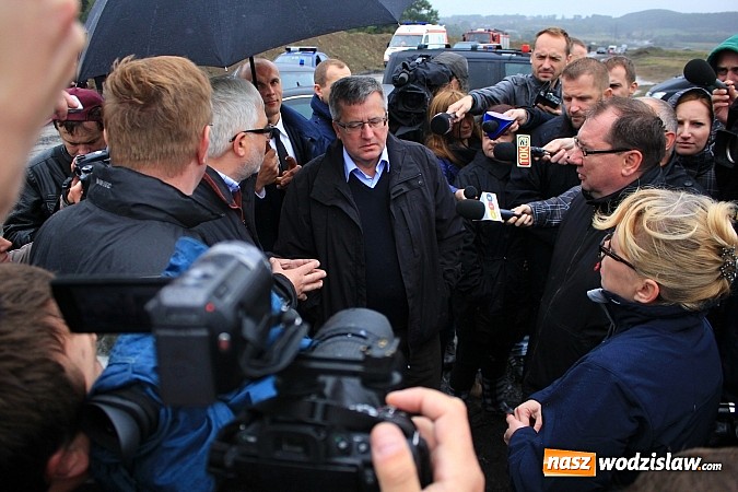 Zdjęcie w galerii na portalu naszwodzislaw.com: Prezydent Bronisław Komorowski odwiedził teren budowy zbiornika Racibórz wiadomości z regionu