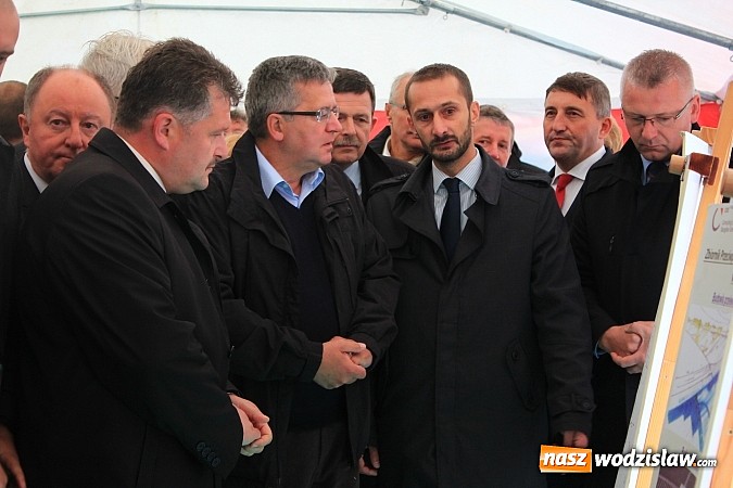 Zdjęcie w galerii na portalu naszwodzislaw.com: Prezydent Bronisław Komorowski odwiedził teren budowy zbiornika Racibórz wiadomości z regionu