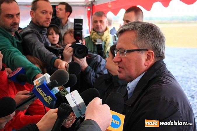 Zdjęcie w galerii na portalu naszwodzislaw.com: Prezydent Bronisław Komorowski odwiedził teren budowy zbiornika Racibórz wiadomości z regionu