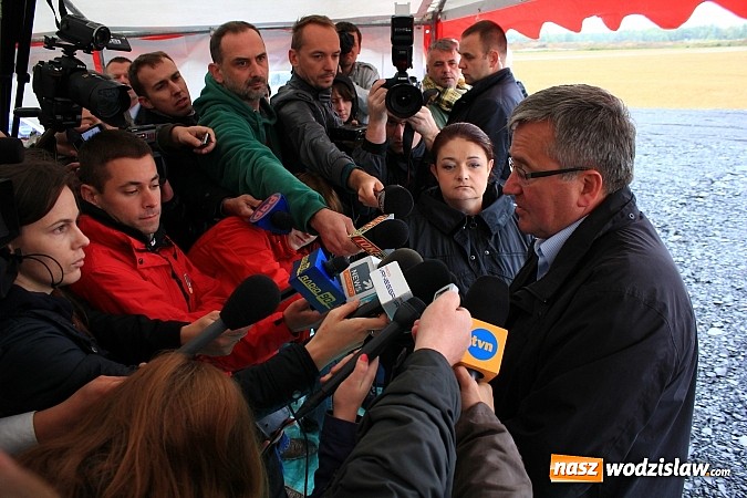Zdjęcie w galerii na portalu naszwodzislaw.com: Prezydent Bronisław Komorowski odwiedził teren budowy zbiornika Racibórz wiadomości z regionu