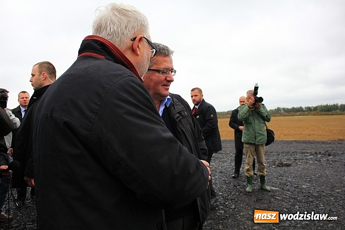 Zdjęcie w galerii na portalu naszwodzislaw.com: Prezydent Bronisław Komorowski odwiedził teren budowy zbiornika Racibórz wiadomości z regionu