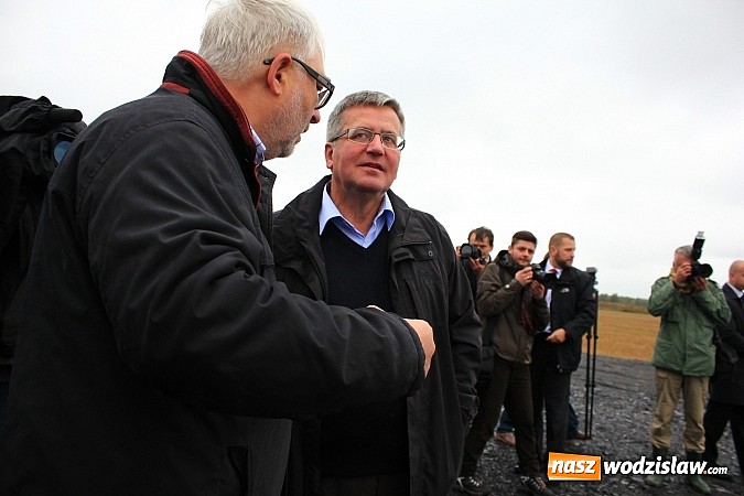 Zdjęcie w galerii na portalu naszwodzislaw.com: Prezydent Bronisław Komorowski odwiedził teren budowy zbiornika Racibórz wiadomości z regionu