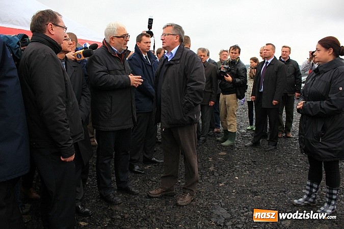 Zdjęcie w galerii na portalu naszwodzislaw.com: Prezydent Bronisław Komorowski odwiedził teren budowy zbiornika Racibórz wiadomości z regionu