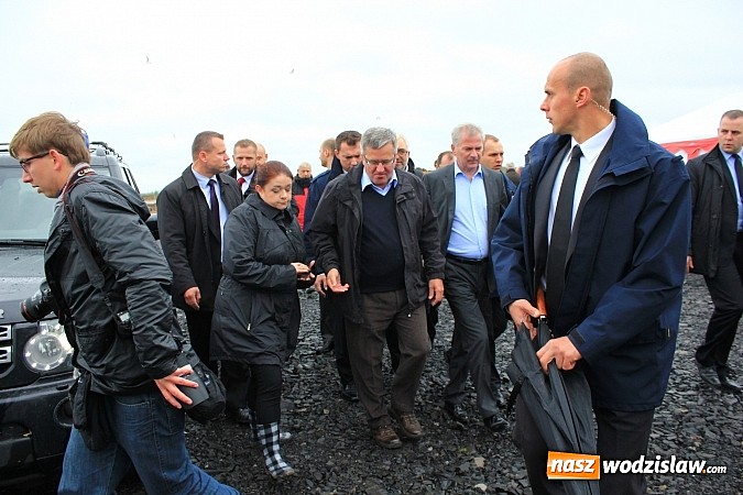 Zdjęcie w galerii na portalu naszwodzislaw.com: Prezydent Bronisław Komorowski odwiedził teren budowy zbiornika Racibórz wiadomości z regionu