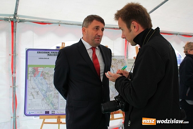 Zdjęcie w galerii na portalu naszwodzislaw.com: Prezydent Bronisław Komorowski odwiedził teren budowy zbiornika Racibórz wiadomości z regionu