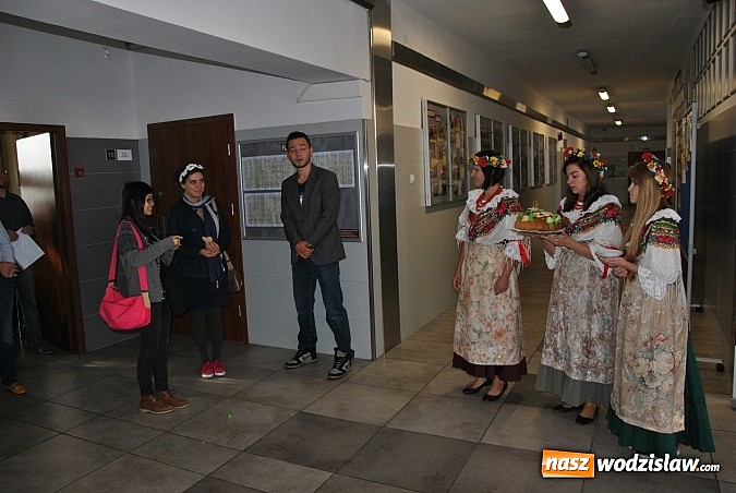 Zdjęcie w galerii na portalu naszwodzislaw.com: Zagraniczne studentki goszczą w wodzisławskim techniku wiadomości z regionu