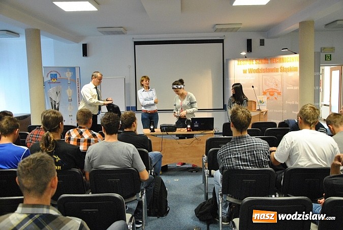 Zdjęcie w galerii na portalu naszwodzislaw.com: Zagraniczne studentki goszczą w wodzisławskim techniku wiadomości z regionu
