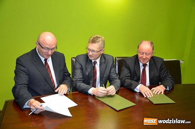 Zdjęcie w galerii na portalu naszwodzislaw.com: Umowa w sprawie ośrodka w Połomi zawarta wiadomości z regionu