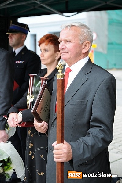 Zdjęcie w galerii na portalu naszwodzislaw.com: Laska Skautowa dla Wójta Gminy Gorzyce wiadomości z regionu