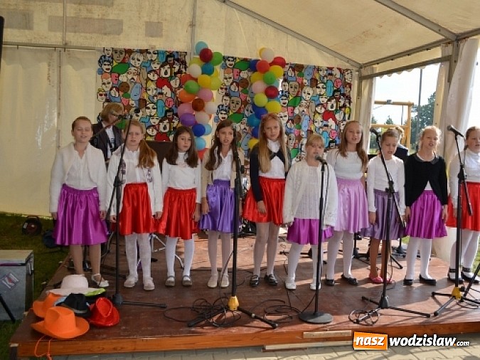 Zdjęcie w galerii na portalu naszwodzislaw.com: Aleja klonów i plac zabaw przy Ośrodku Nautica wiadomości z regionu