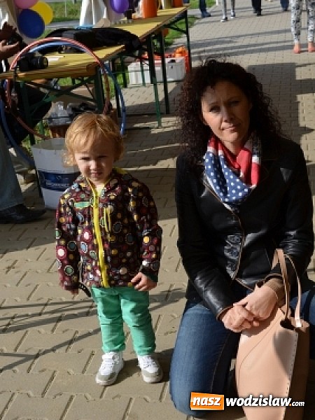 Zdjęcie w galerii na portalu naszwodzislaw.com: Aleja klonów i plac zabaw przy Ośrodku Nautica wiadomości z regionu