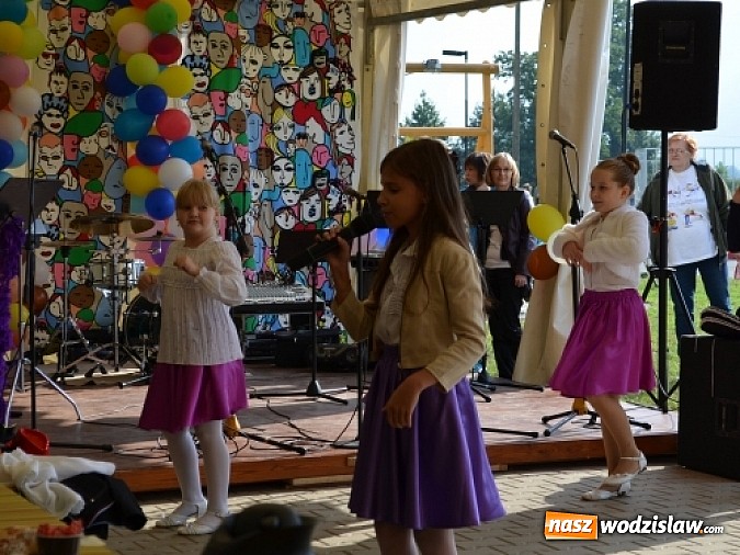 Zdjęcie w galerii na portalu naszwodzislaw.com: Aleja klonów i plac zabaw przy Ośrodku Nautica wiadomości z regionu