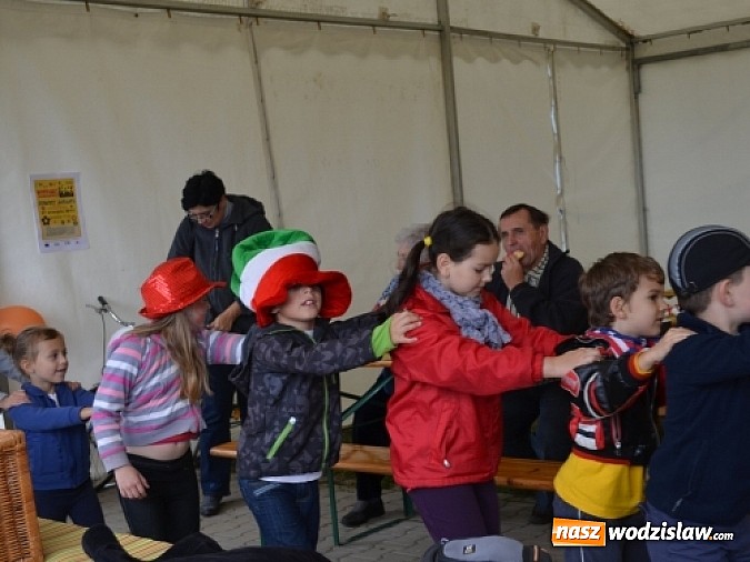 Zdjęcie w galerii na portalu naszwodzislaw.com: Aleja klonów i plac zabaw przy Ośrodku Nautica wiadomości z regionu