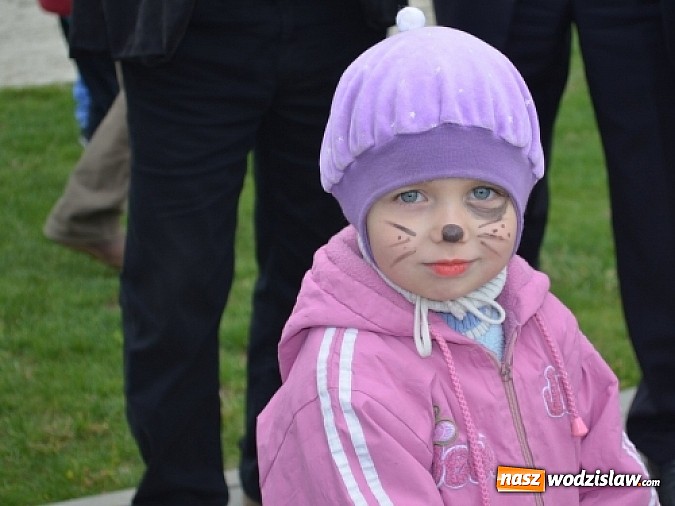 Zdjęcie w galerii na portalu naszwodzislaw.com: Aleja klonów i plac zabaw przy Ośrodku Nautica wiadomości z regionu