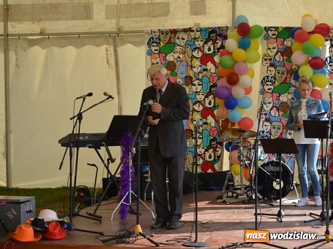 Zdjęcie w galerii na portalu naszwodzislaw.com: Aleja klonów i plac zabaw przy Ośrodku Nautica wiadomości z regionu