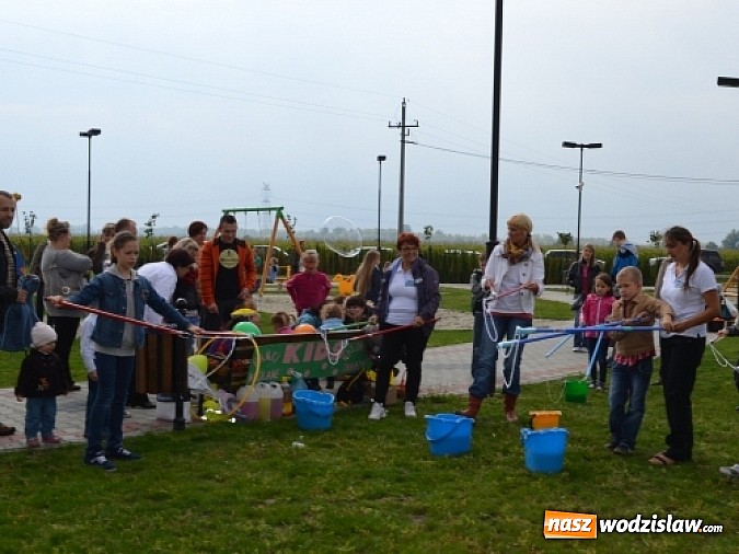 Zdjęcie w galerii na portalu naszwodzislaw.com: Aleja klonów i plac zabaw przy Ośrodku Nautica wiadomości z regionu