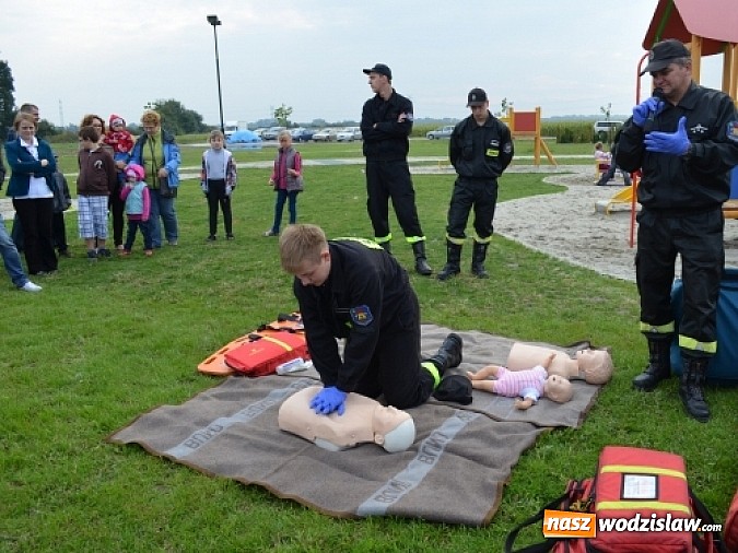 Zdjęcie w galerii na portalu naszwodzislaw.com: Aleja klonów i plac zabaw przy Ośrodku Nautica wiadomości z regionu