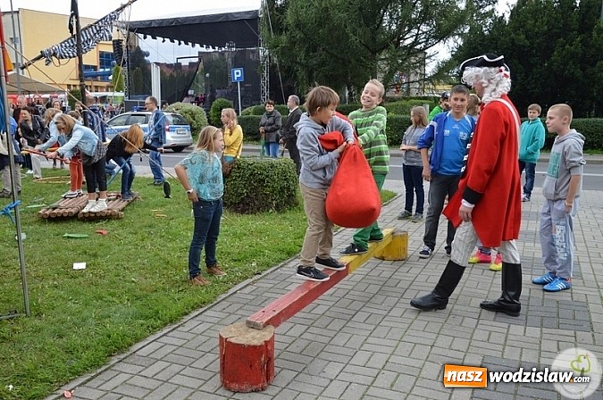 Zdjęcie w galerii na portalu naszwodzislaw.com: Stowarzyszenia wyszły do ludzi wiadomości z regionu