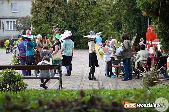 Zdjęcie w galerii na portalu naszwodzislaw.com: Stowarzyszenia wyszły do ludzi wiadomości z regionu
