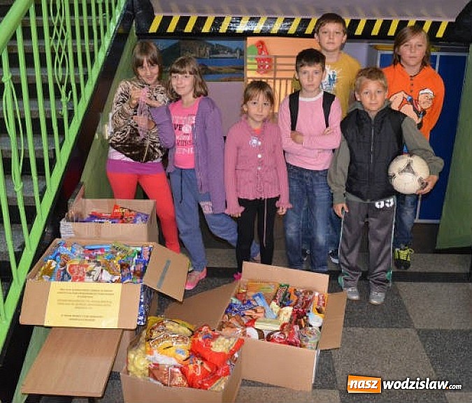 Zdjęcie w galerii na portalu naszwodzislaw.com: W ZSP 2 zbierali słodycze wiadomości z regionu