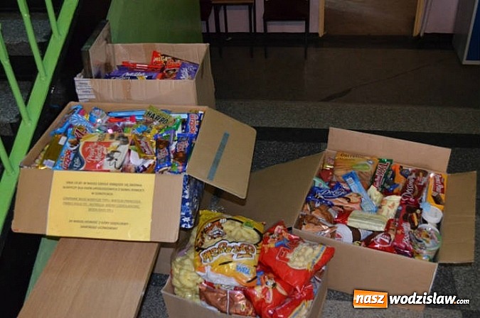 Zdjęcie w galerii na portalu naszwodzislaw.com: W ZSP 2 zbierali słodycze wiadomości z regionu