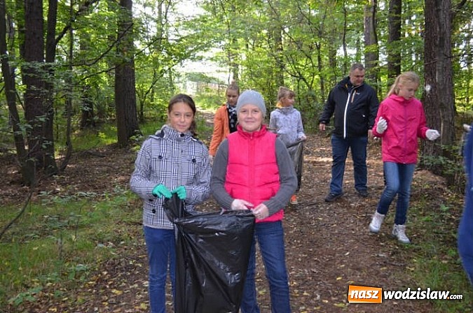 Zdjęcie w galerii na portalu naszwodzislaw.com: W ramach Sprzątania Świata zebrali śmieci na Balatonie wiadomości z regionu