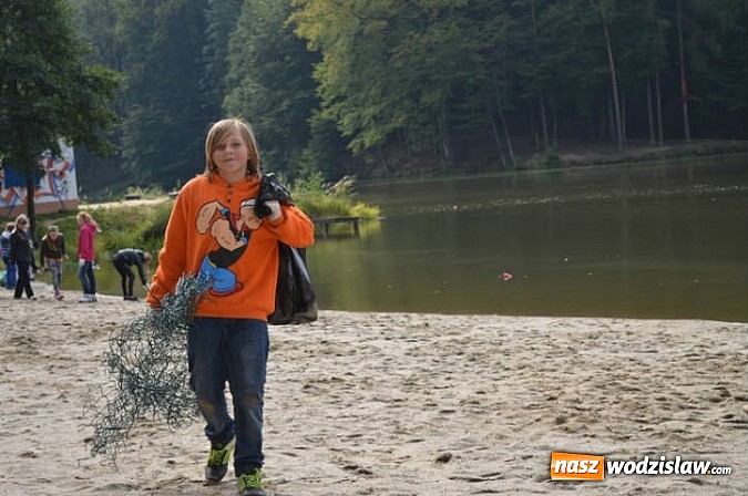 Zdjęcie w galerii na portalu naszwodzislaw.com: W ramach Sprzątania Świata zebrali śmieci na Balatonie wiadomości z regionu