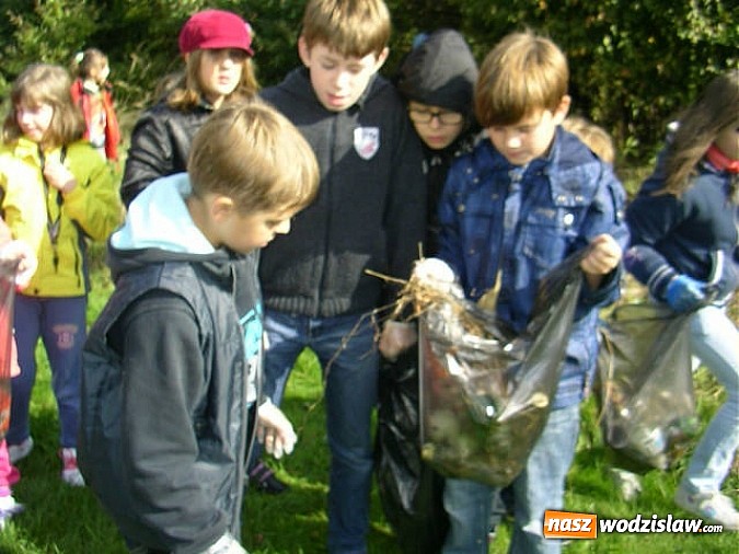 Zdjęcie w galerii na portalu naszwodzislaw.com: W ramach Sprzątania Świata zebrali śmieci na Balatonie wiadomości z regionu