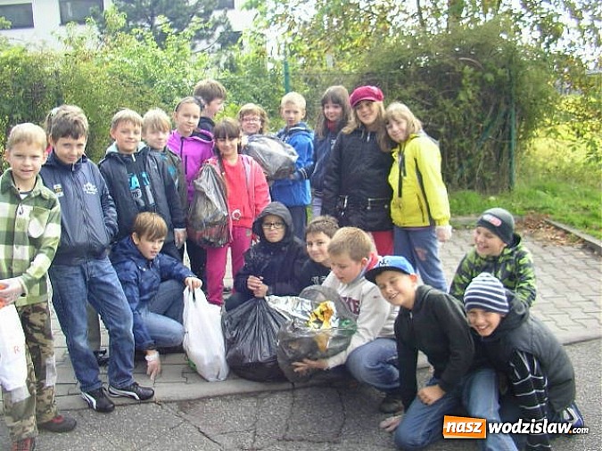 Zdjęcie w galerii na portalu naszwodzislaw.com: W ramach Sprzątania Świata zebrali śmieci na Balatonie wiadomości z regionu