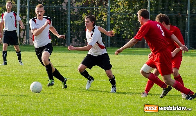 Zdjęcie w galerii na portalu naszwodzislaw.com: A klasa: Emocjonujący pojedynek przy Tuwima. Remis Gorzyc w Raciborzu wiadomości z regionu