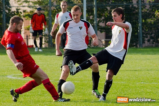 Zdjęcie w galerii na portalu naszwodzislaw.com: A klasa: Emocjonujący pojedynek przy Tuwima. Remis Gorzyc w Raciborzu wiadomości z regionu