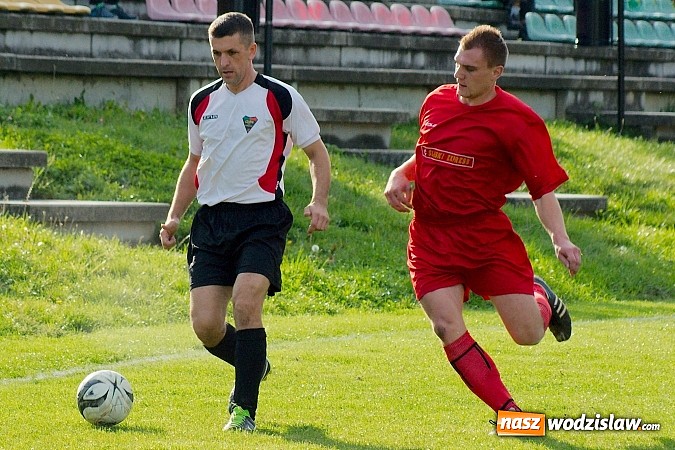 Zdjęcie w galerii na portalu naszwodzislaw.com: A klasa: Emocjonujący pojedynek przy Tuwima. Remis Gorzyc w Raciborzu wiadomości z regionu