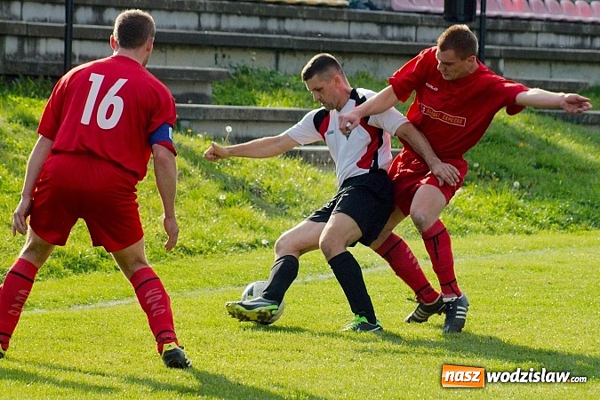 Zdjęcie w galerii na portalu naszwodzislaw.com: A klasa: Emocjonujący pojedynek przy Tuwima. Remis Gorzyc w Raciborzu wiadomości z regionu