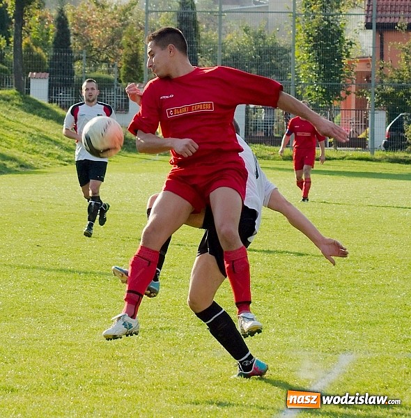 Zdjęcie w galerii na portalu naszwodzislaw.com: A klasa: Emocjonujący pojedynek przy Tuwima. Remis Gorzyc w Raciborzu wiadomości z regionu