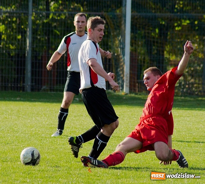 Zdjęcie w galerii na portalu naszwodzislaw.com: A klasa: Emocjonujący pojedynek przy Tuwima. Remis Gorzyc w Raciborzu wiadomości z regionu