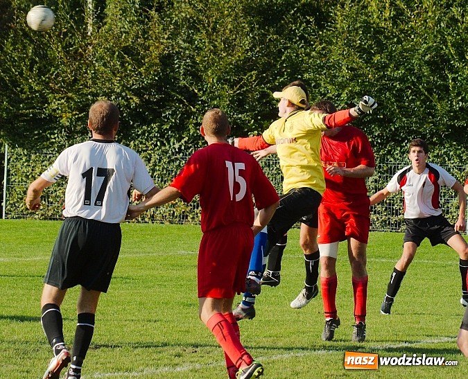Zdjęcie w galerii na portalu naszwodzislaw.com: A klasa: Emocjonujący pojedynek przy Tuwima. Remis Gorzyc w Raciborzu wiadomości z regionu