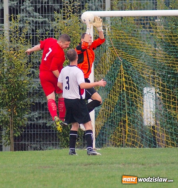 Zdjęcie w galerii na portalu naszwodzislaw.com: A klasa: Emocjonujący pojedynek przy Tuwima. Remis Gorzyc w Raciborzu wiadomości z regionu