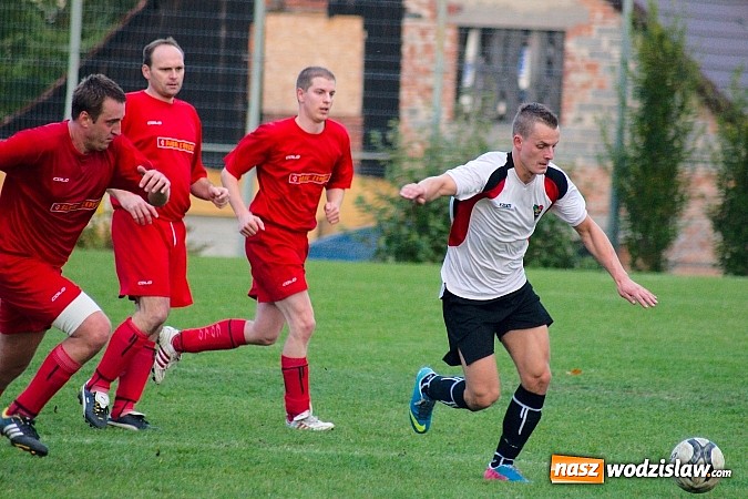 Zdjęcie w galerii na portalu naszwodzislaw.com: A klasa: Emocjonujący pojedynek przy Tuwima. Remis Gorzyc w Raciborzu wiadomości z regionu