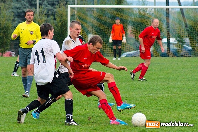 Zdjęcie w galerii na portalu naszwodzislaw.com: A klasa: Emocjonujący pojedynek przy Tuwima. Remis Gorzyc w Raciborzu wiadomości z regionu