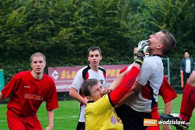 Zdjęcie w galerii na portalu naszwodzislaw.com: A klasa: Emocjonujący pojedynek przy Tuwima. Remis Gorzyc w Raciborzu wiadomości z regionu