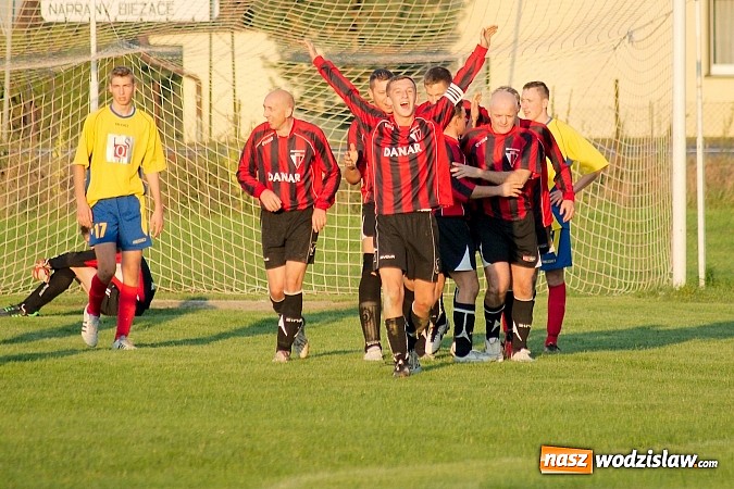 Zdjęcie w galerii na portalu naszwodzislaw.com: Dreszczowiec w Bieńkowicach. Rezerwy Rogowa pokonane wiadomości z regionu