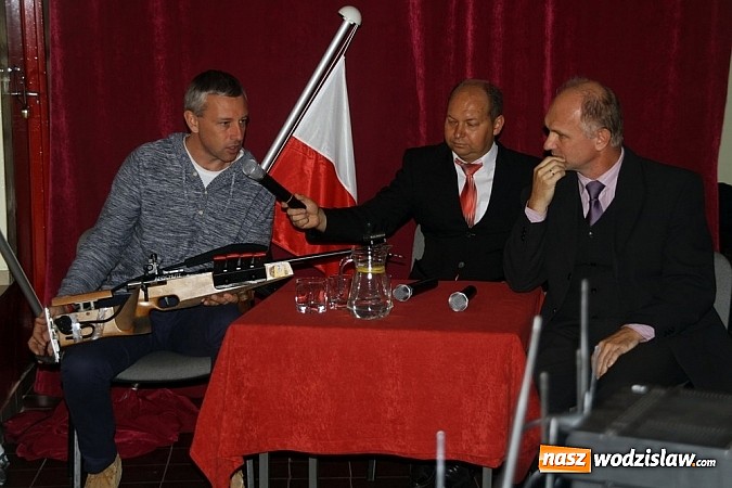 Zdjęcie w galerii na portalu naszwodzislaw.com: Tomasz Sikora odwiedził Gimnazjum nr 3 wiadomości z regionu