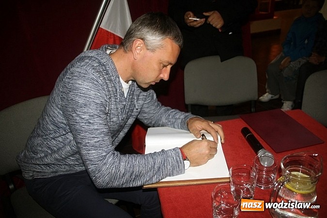 Zdjęcie w galerii na portalu naszwodzislaw.com: Tomasz Sikora odwiedził Gimnazjum nr 3 wiadomości z regionu