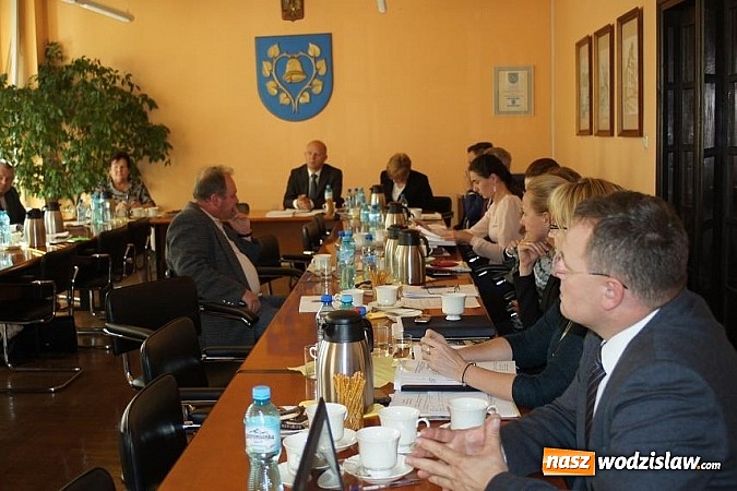 Zdjęcie w galerii na portalu naszwodzislaw.com: Radni z Mszany debatowali w czasie sesji wiadomości z regionu